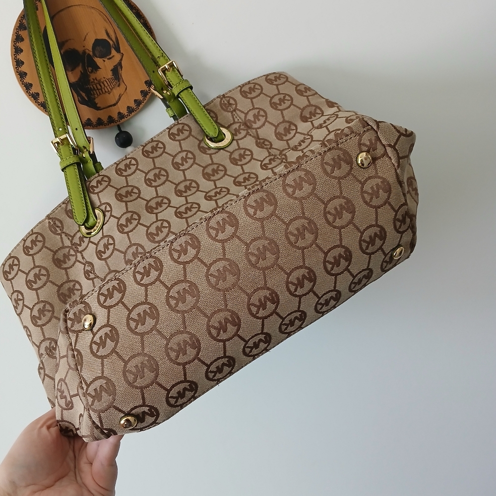 Michael Kors Shoulder Tote Bag With Green Handles & Interior - Picture 6 of 9